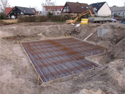 11. April - Alles vorbereitet für den Guss der (hoffentlich) wasserdichten Bodenplatte ...